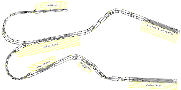 Arrangement in E Form mit unterschiedlich langen Schenkel